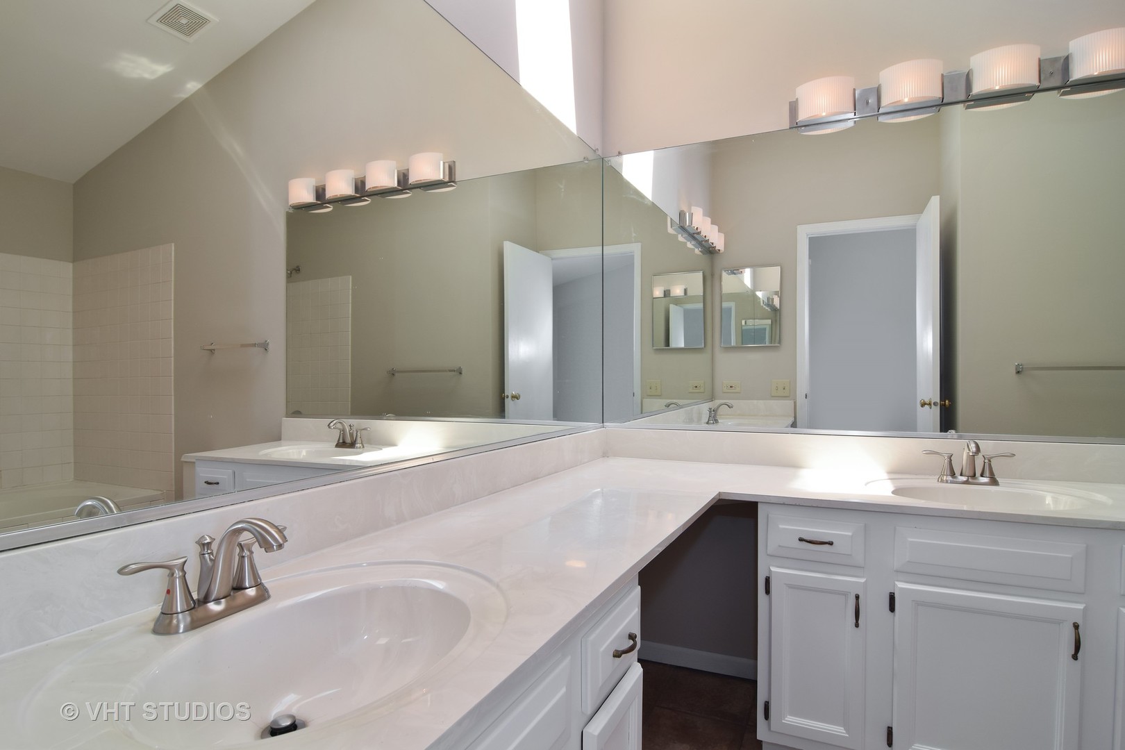 171 North Oltendorf Road Streamwood, IL 60107 - Photo 6 of 12 Gallery Image 6