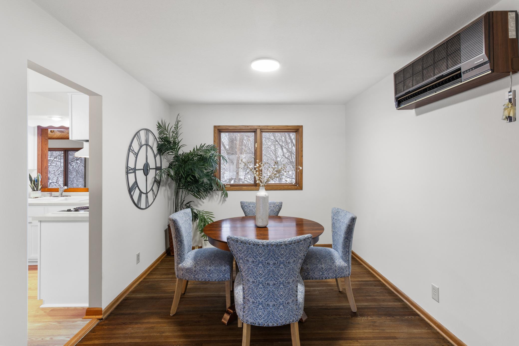 2404 Hayes Court Burnsville, MN 55337 - Photo 4 of 28