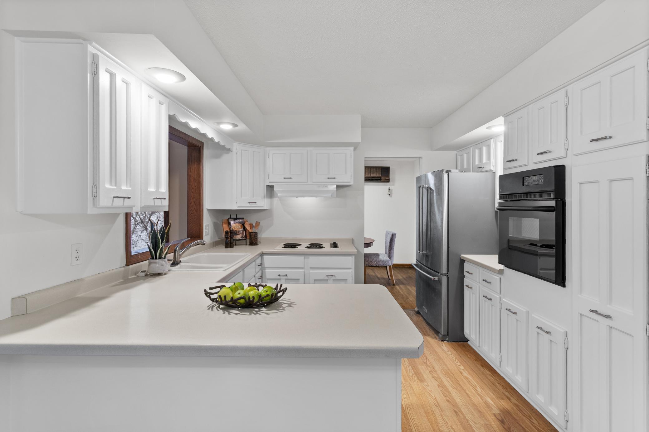 2404 Hayes Court Burnsville, MN 55337 - Photo 5 of 28