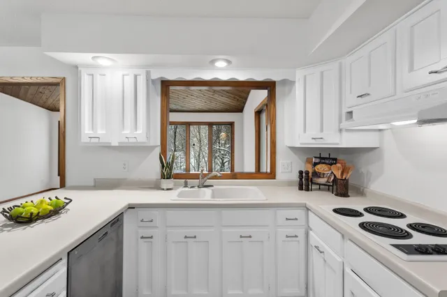 $399,900 | 2404 Hayes Court, Burnsville, MN 55337