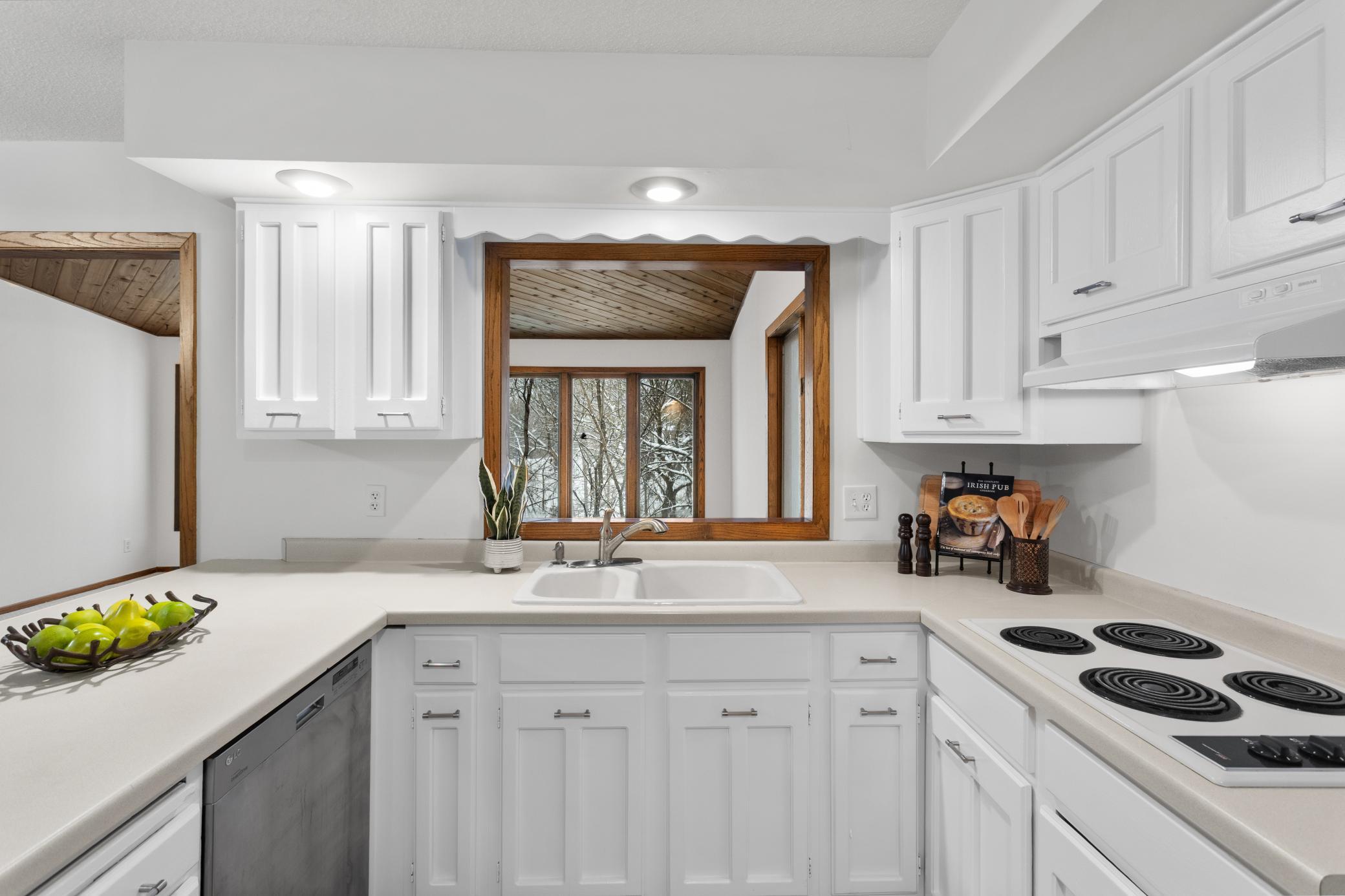 2404 Hayes Court Burnsville, MN 55337 - Photo 6 of 28