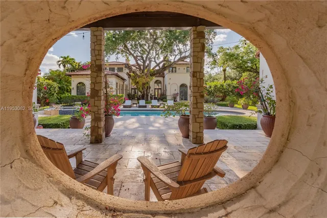 $6,950,000 | 9801 Southwest 60th Court, Pinecrest, FL 33156