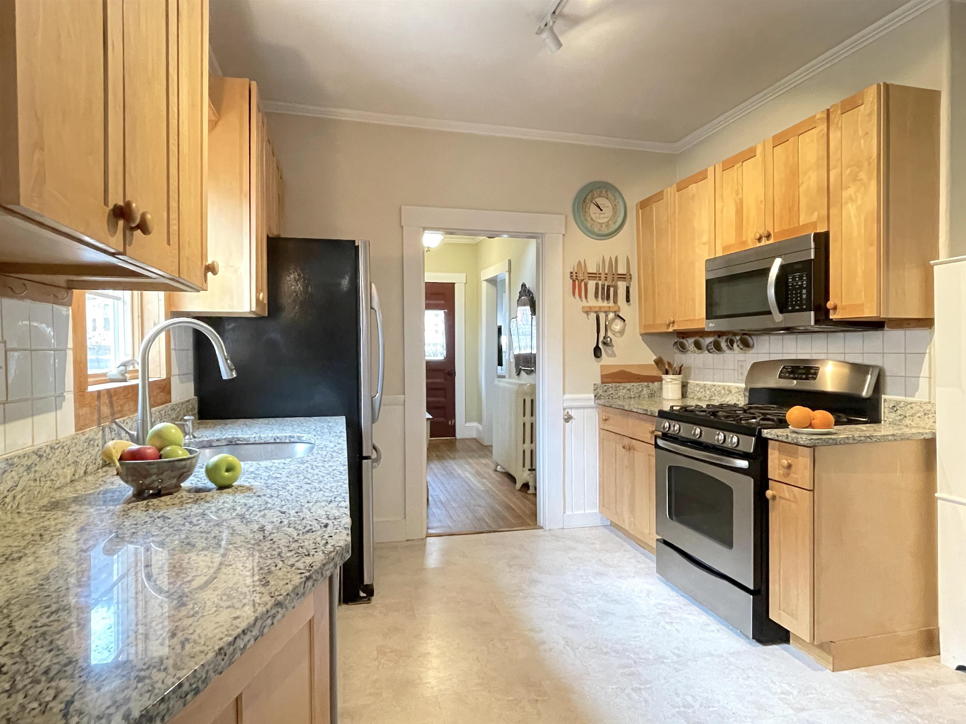 27 Pine Street Peterborough, NH 03458 - Photo 19 of 55