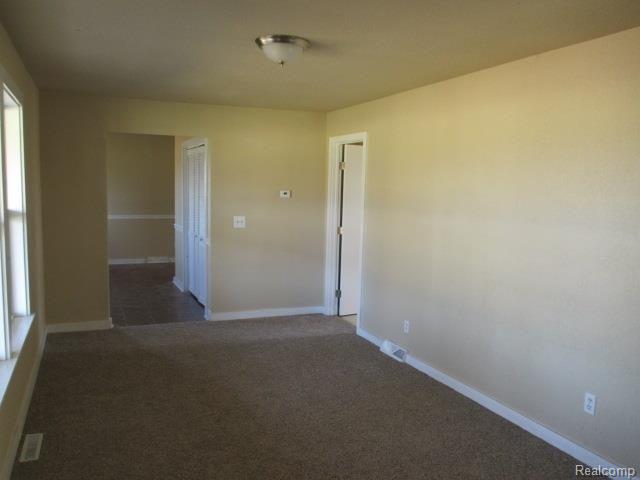 4692 East North County Line Road St. Louis, MI 48880 - Photo 7 of 25 Living Room.jpg