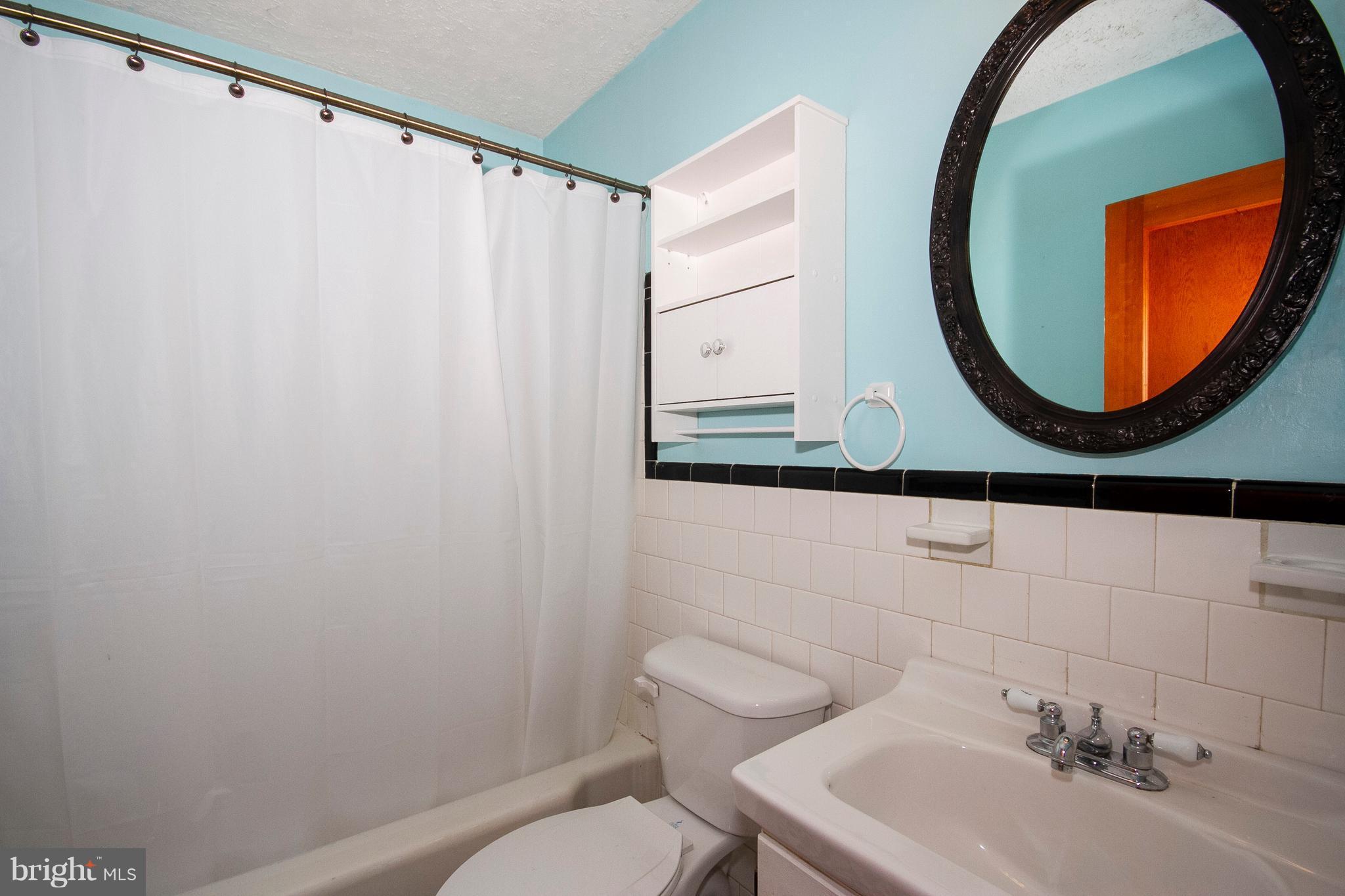 4203 Darleigh Road Baltimore, MD 21236 - Photo 15 of 30 MAIN LEVEL CERAMIC BATH.
