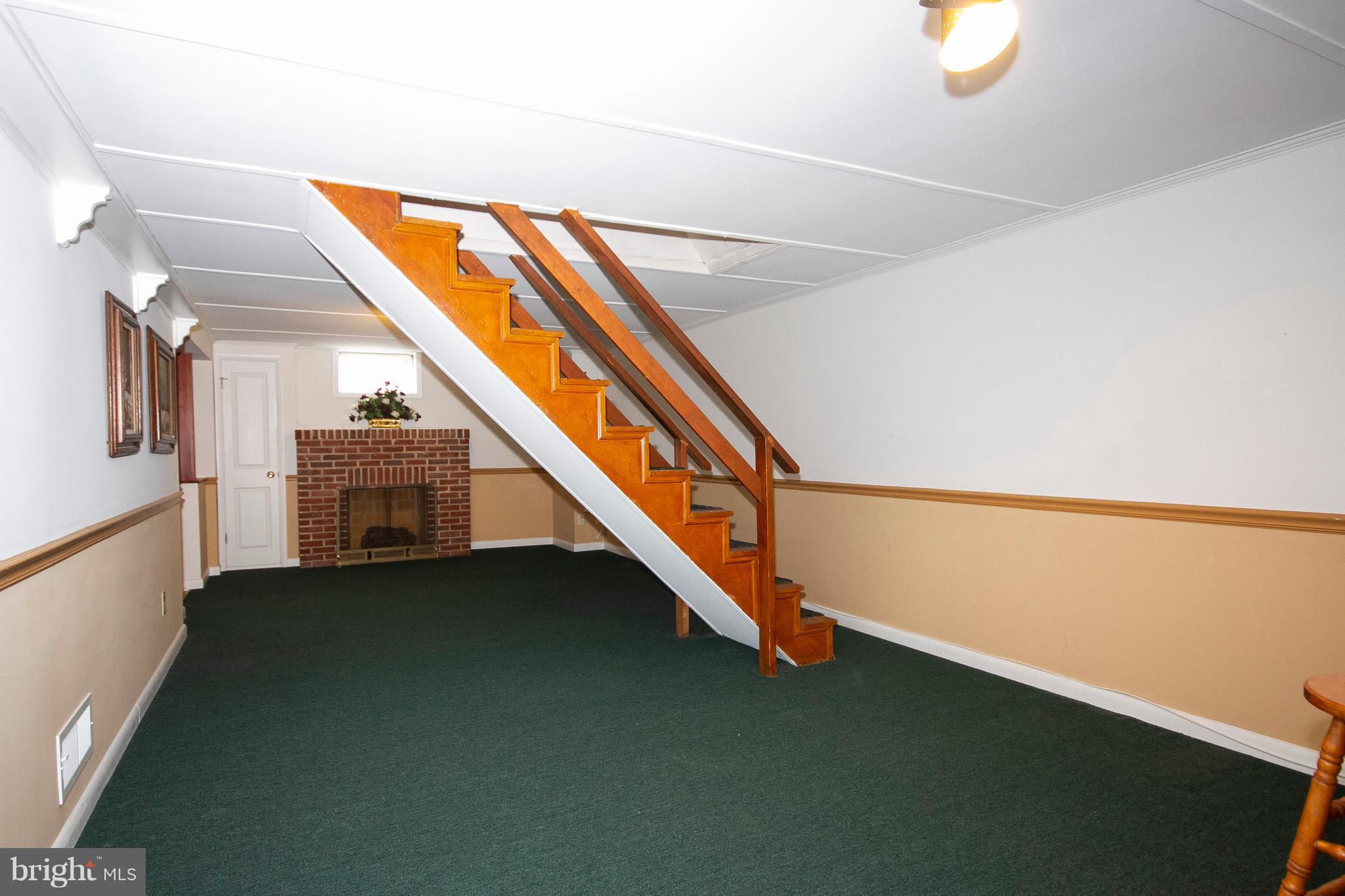 4203 Darleigh Road Baltimore, MD 21236 - Photo 19 of 30 FAMILY ROOM MEASURES 31' X 12'!