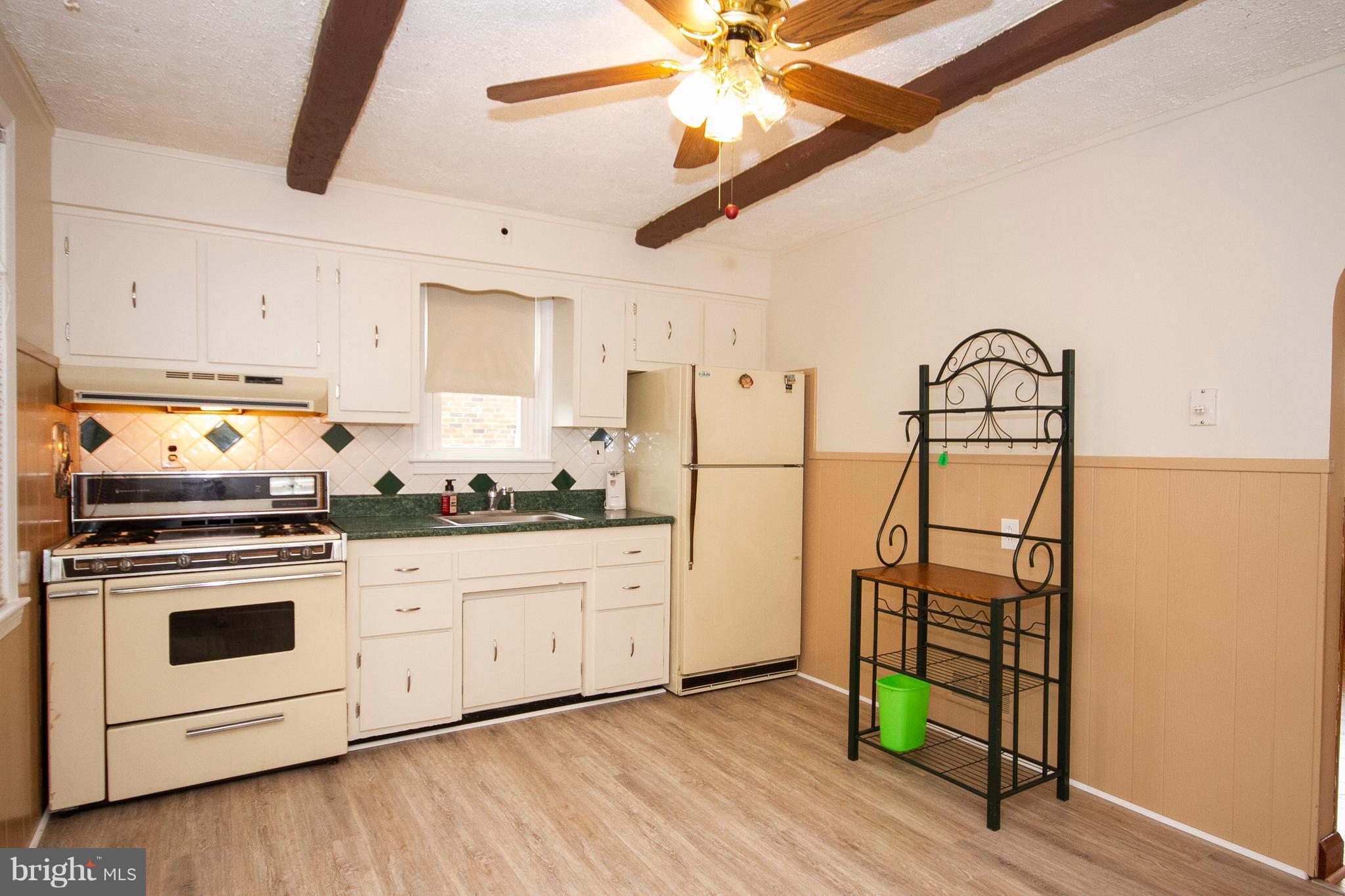 4203 Darleigh Road Baltimore, MD 21236 - Photo 8 of 30 EAT-IN KITCHEN MEASURES 14' X 10'.