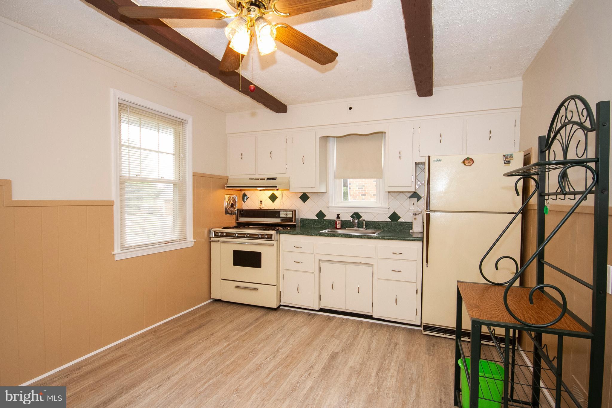 4203 Darleigh Road Baltimore, MD 21236 - Photo 9 of 30 KITCHEN FEATURES A BRAND NEW VINYL PLANK FLOOR!