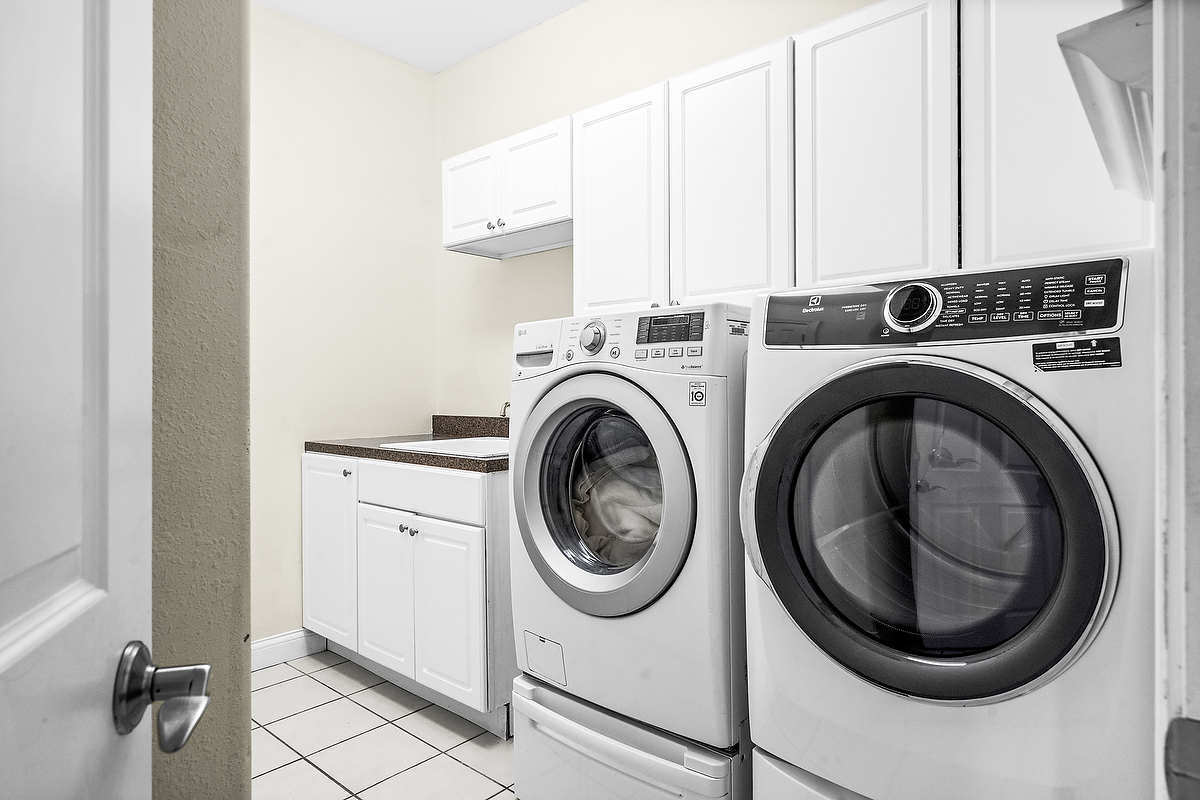 2296 Deer Ridge Court Carlock, IL 61725 - Photo 34 of 59 a utility room with dryer and washer
