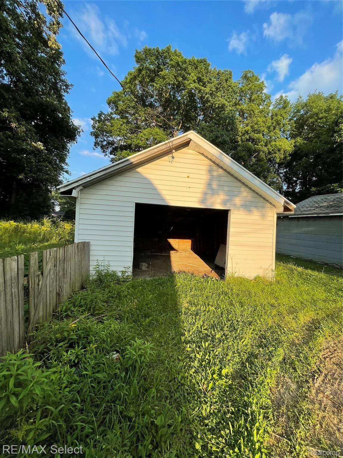 3030 North Center Road Flint, MI 48506 - Photo 5 of 5 tempImageEp26X4.jpg