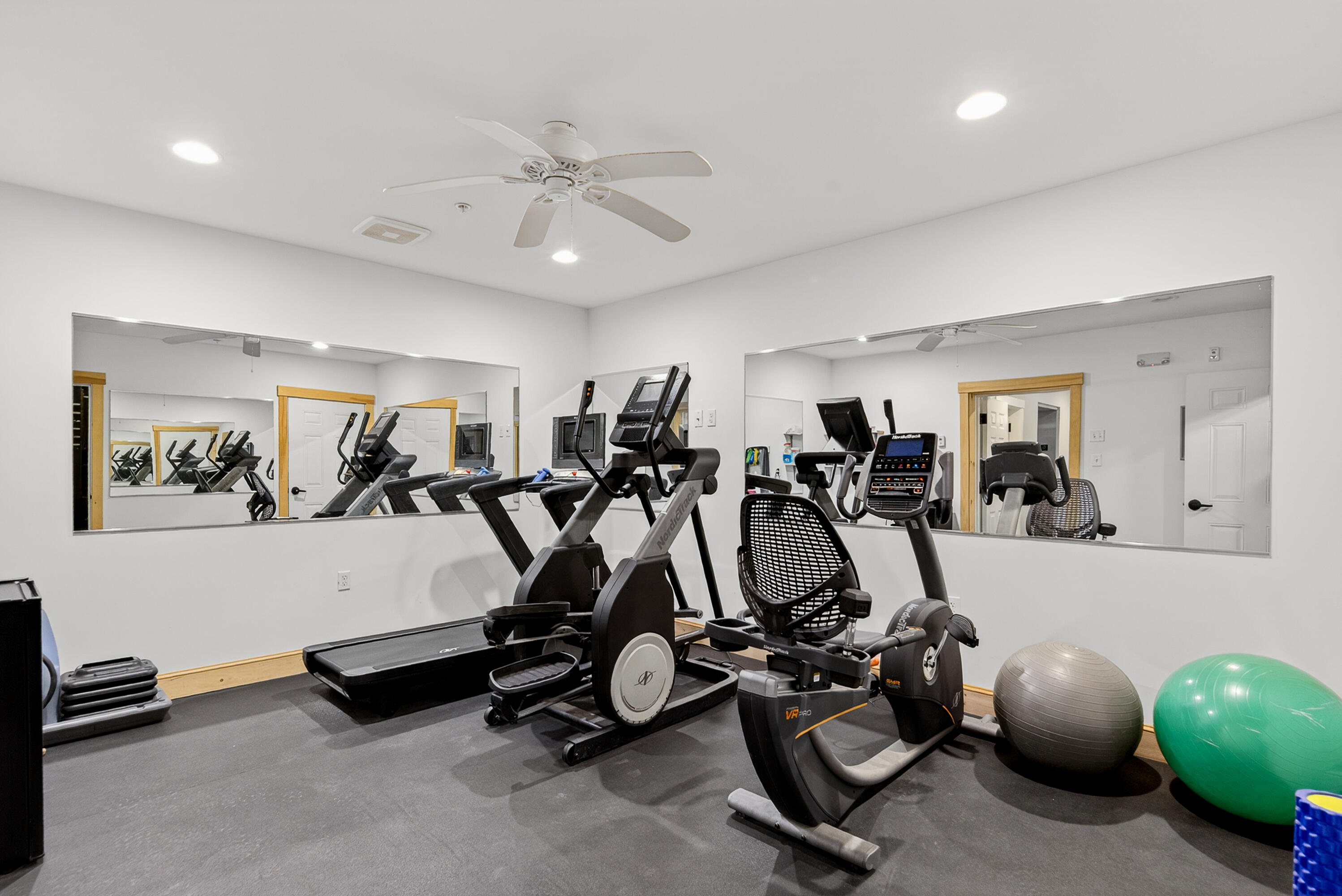 75 Main Street, Unit 4 Newcastle, ME 04553 - Photo 24 of 36 32_75Main_Unit4_S_print