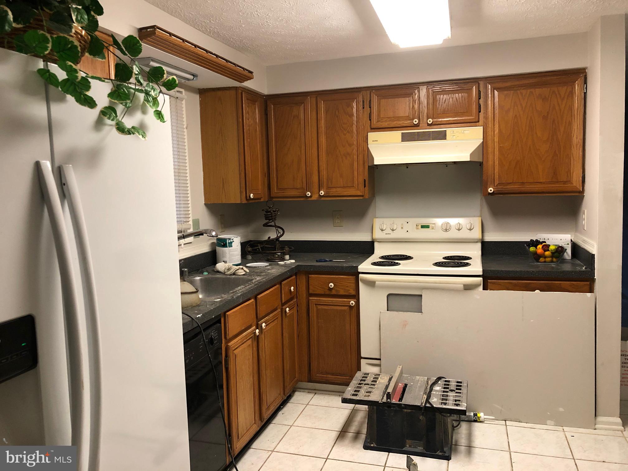 2 Cinnabar Court Gaithersburg, MD 20879 - Photo 16 of 46 a kitchen with a refrigerator and a stove