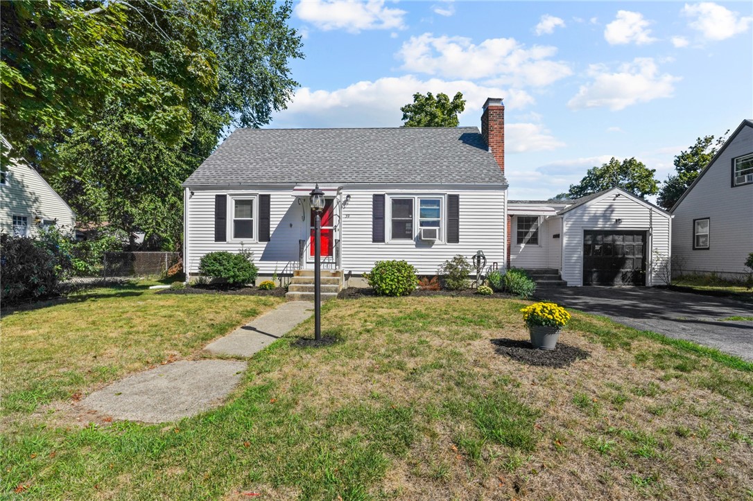 39 Edison Street Warwick, RI 02889 - Photo 2 of 42