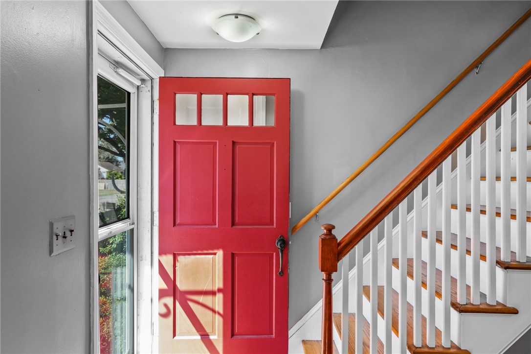 39 Edison Street Warwick, RI 02889 - Photo 4 of 42