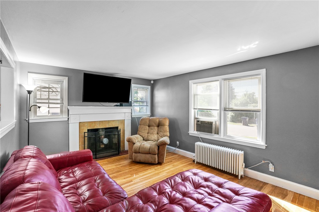 39 Edison Street Warwick, RI 02889 - Photo 5 of 42