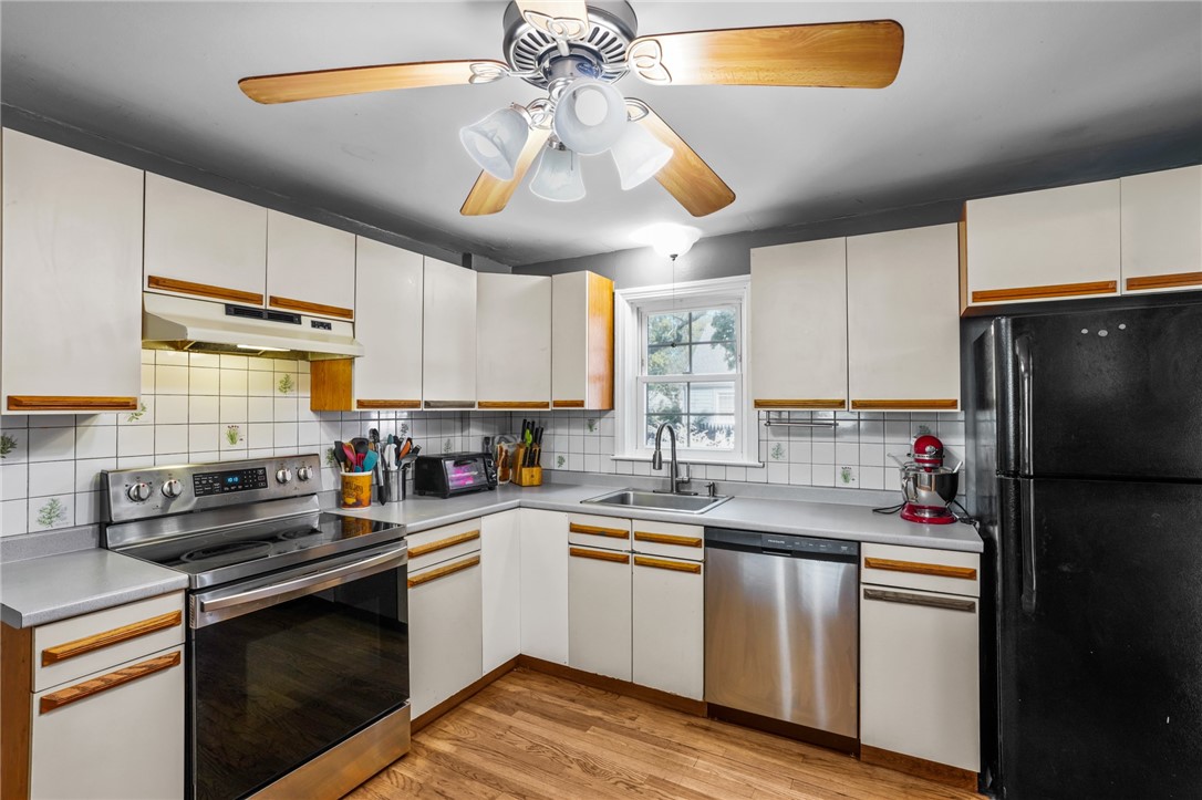 39 Edison Street Warwick, RI 02889 - Photo 9 of 42