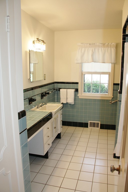 54 Oak Hollow Road Springfield, MA 01128 - Photo 12 of 19 Gallery Image 12