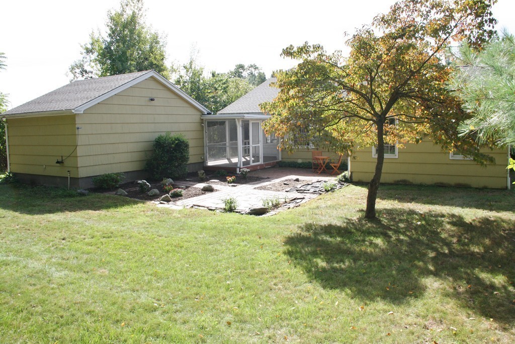 54 Oak Hollow Road Springfield, MA 01128 - Photo 13 of 19 Gallery Image 13