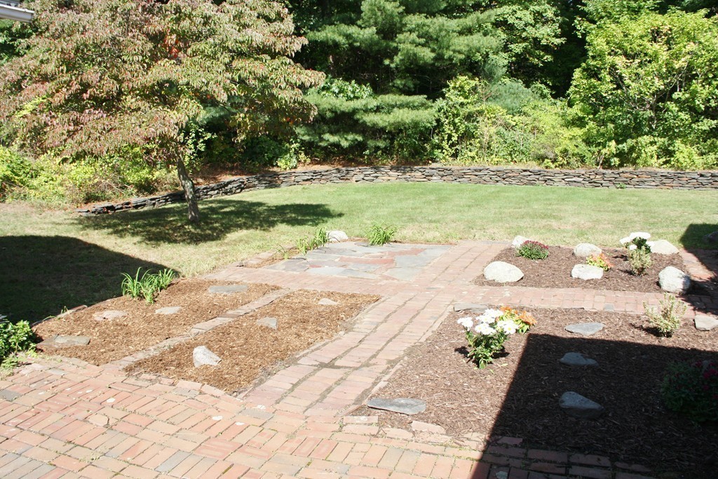 54 Oak Hollow Road Springfield, MA 01128 - Photo 18 of 19 Gallery Image 18