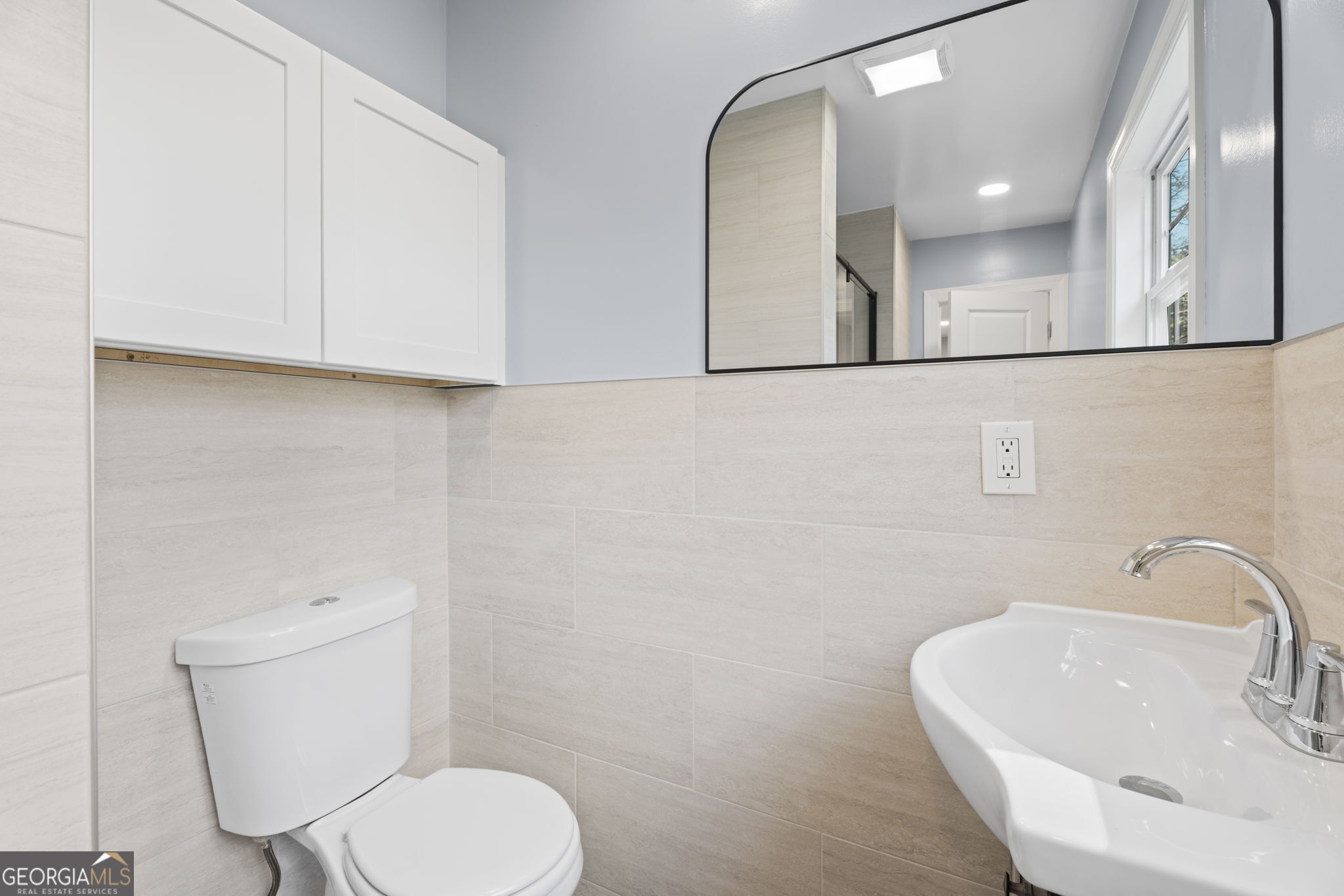 1685 Kinglet Road Jonesboro, GA 30238 - Photo 22 of 34 a bathroom with a toilet sink and mirror