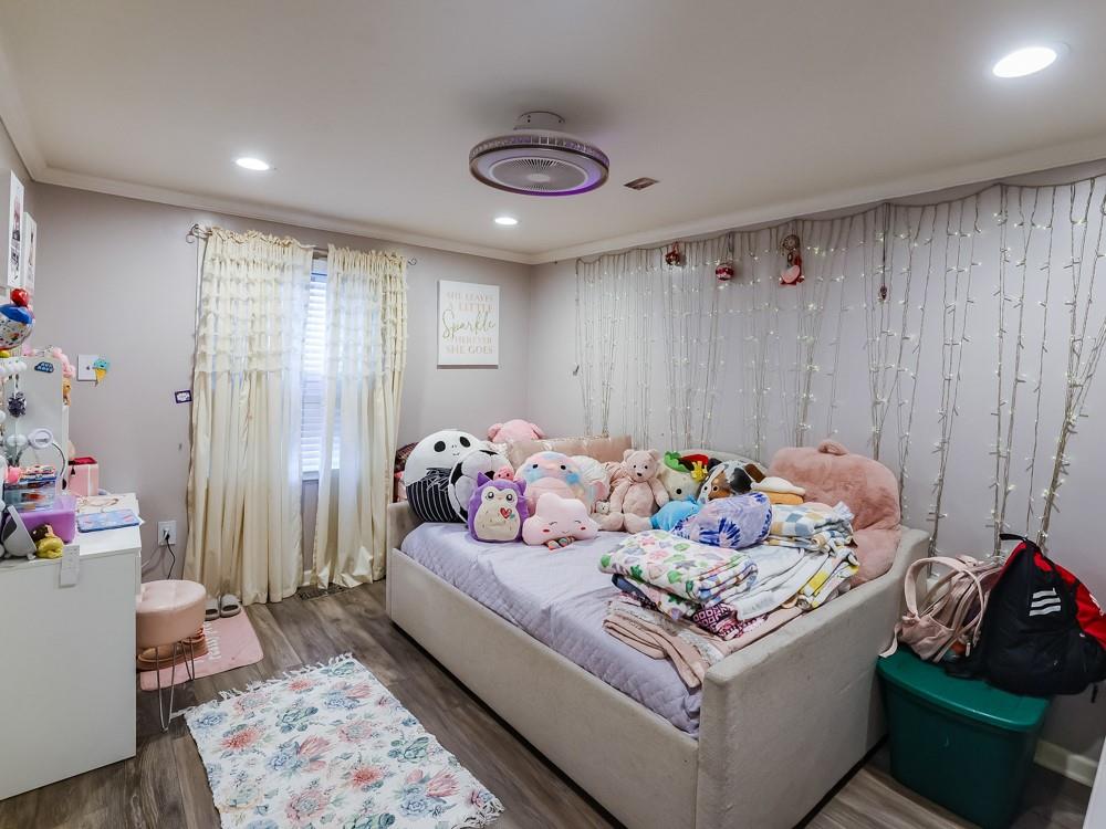 136 Ridgewood Drive Economy, PA 15042 - Photo 14 of 17 a living room with furniture and a table