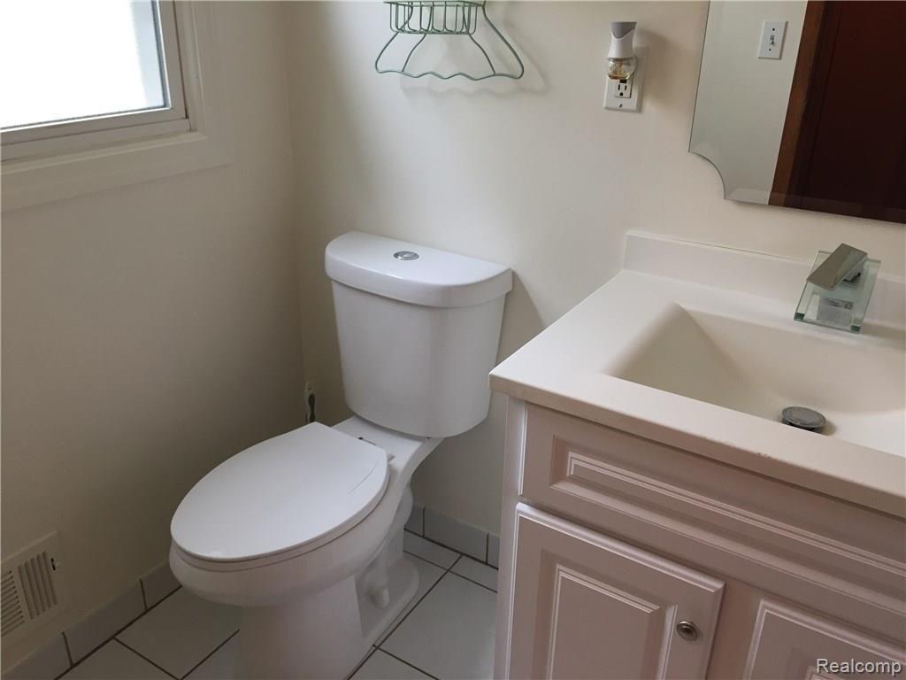 4224 Edmore Road Waterford, MI 48329 - Photo 14 of 25 D43D2C9F-E1AC-4453-A4CA-A988259AF21D.jpeg