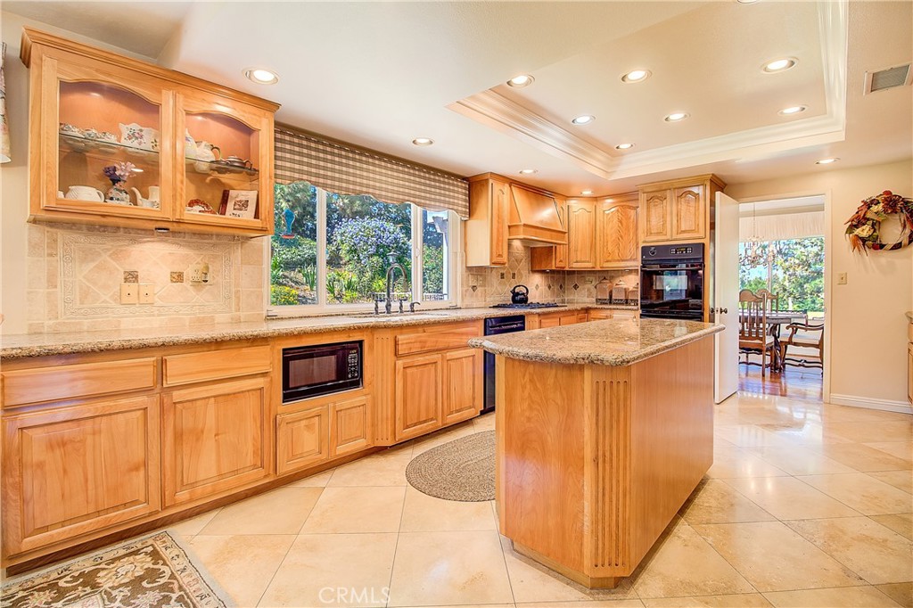 1230 Vía Vallarta Riverside, CA 92506 - Photo 12 of 63 Gallery Image 12