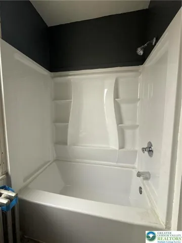 $1,600 | 170 North Whitfield Street, Unit 1, Nazareth, PA 18064