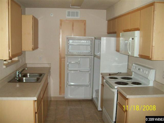 6850 Sharlands Avenue, Unit J2056 Reno, NV 89523 - Photo 3 of 9 a kitchen with a sink stove and refrigerator