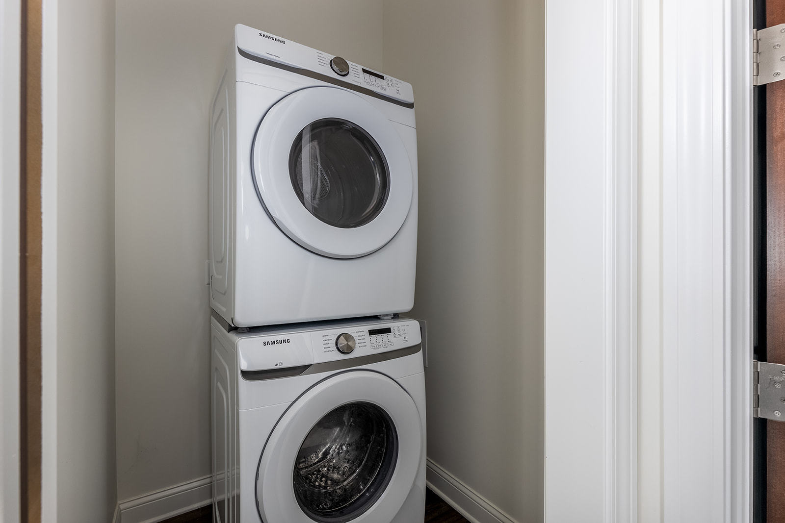 8 Port Place Ottawa, IL 61350 - Photo 24 of 32 a view of a hallway with washer and dryer