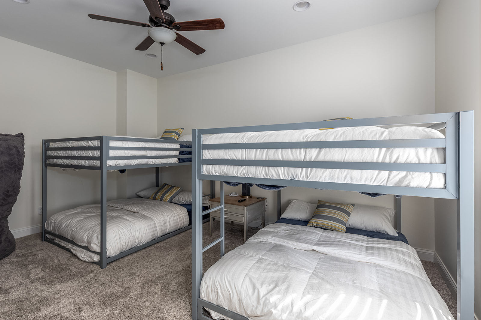 8 Port Place Ottawa, IL 61350 - Photo 25 of 32 a bedroom with a bed and a chandelier