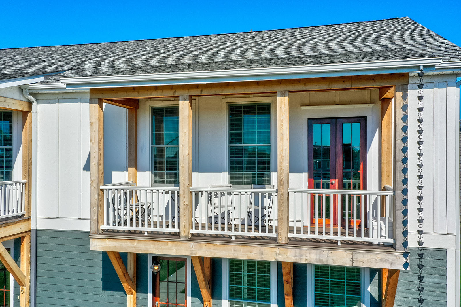 8 Port Place Ottawa, IL 61350 - Photo 5 of 32 front view of a house with a deck