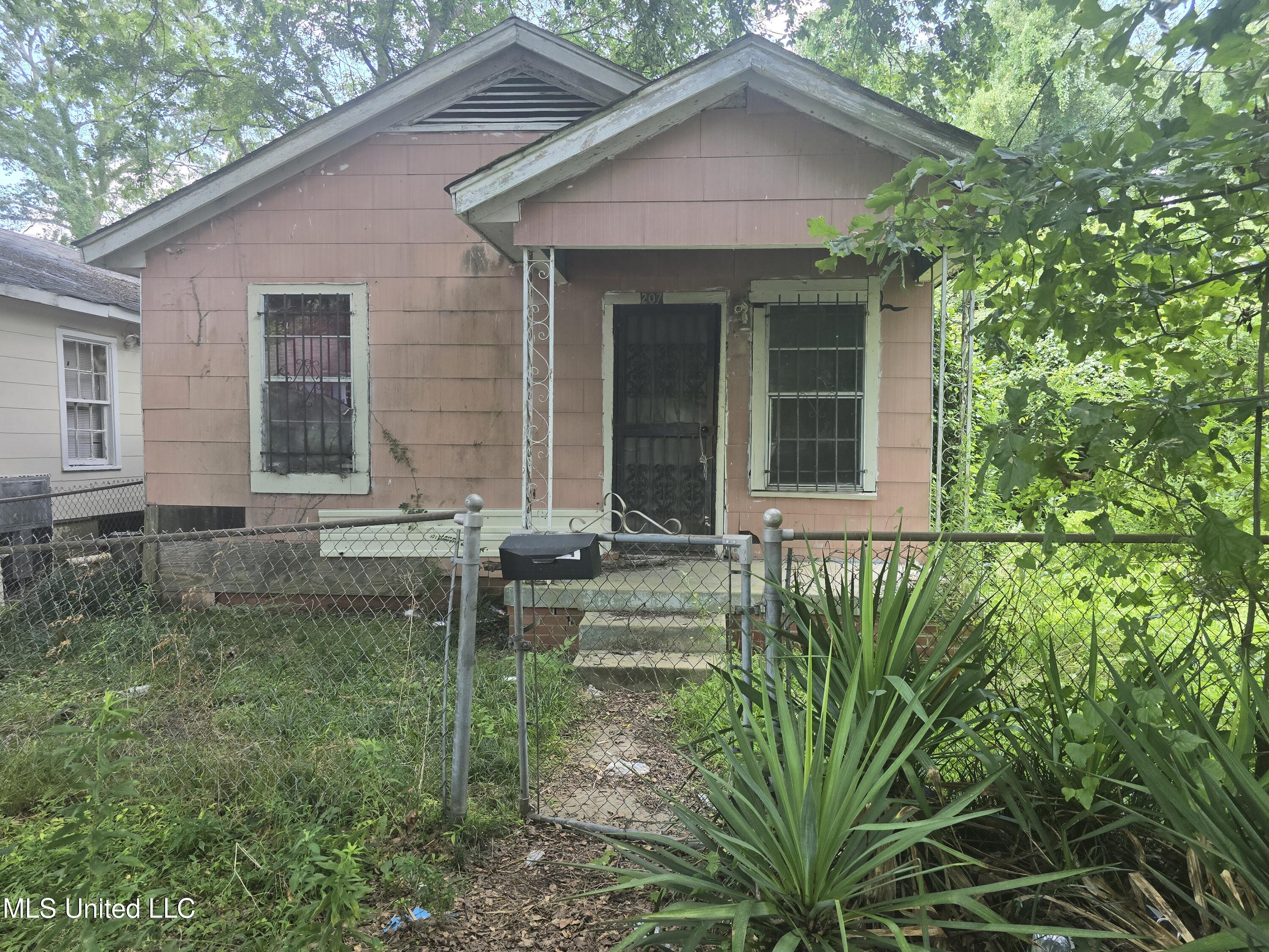 207 Huron Street Jackson, MS 39203 - Photo 1 of 21 1