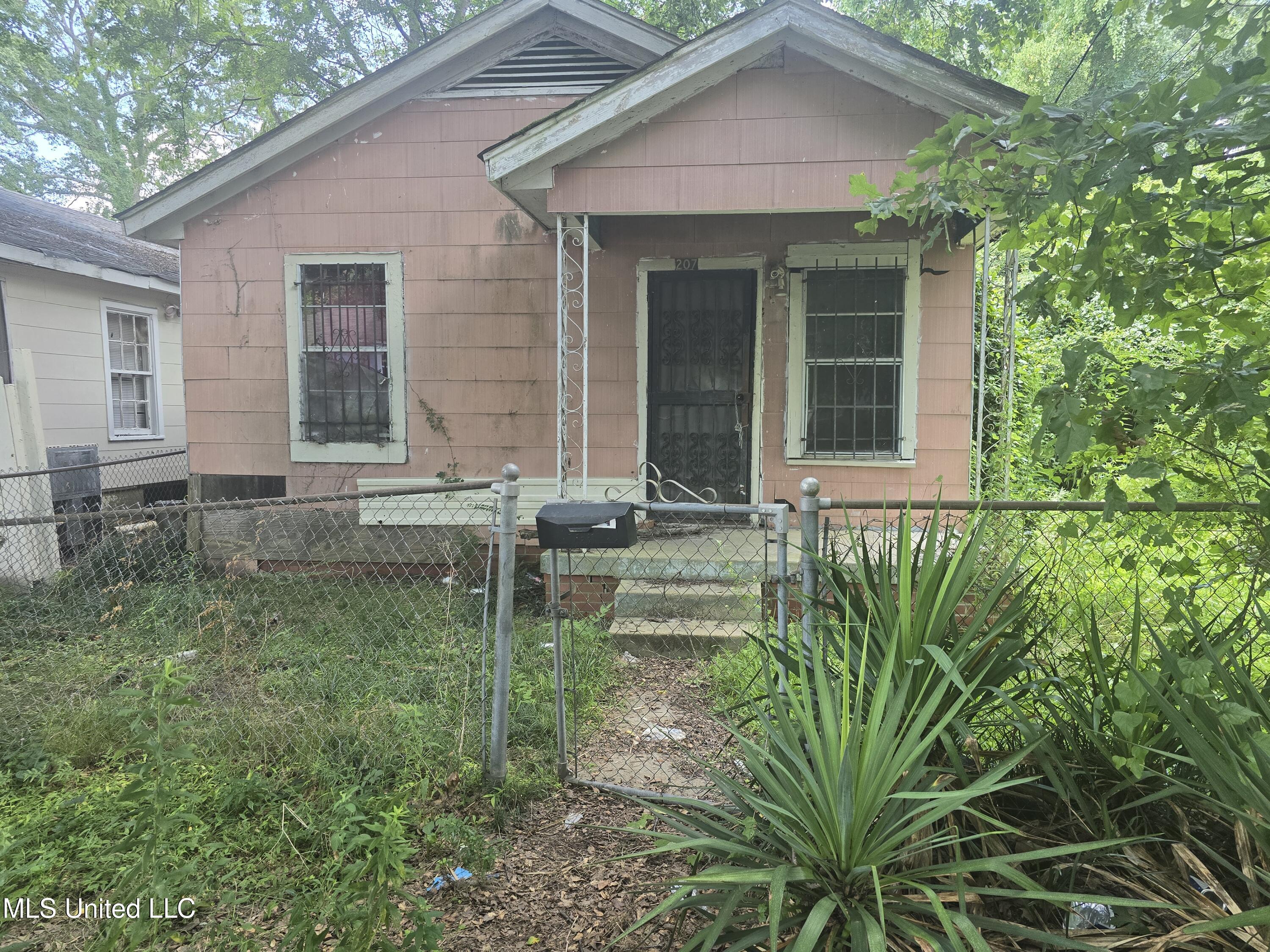 207 Huron Street Jackson, MS 39203 - Photo 2 of 21 2