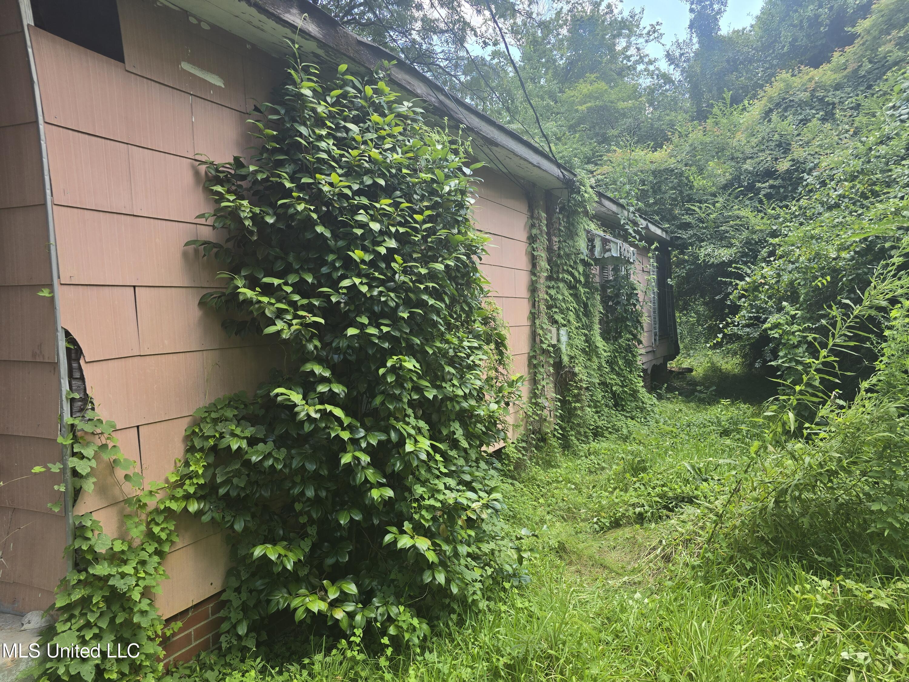 207 Huron Street Jackson, MS 39203 - Photo 3 of 21 3