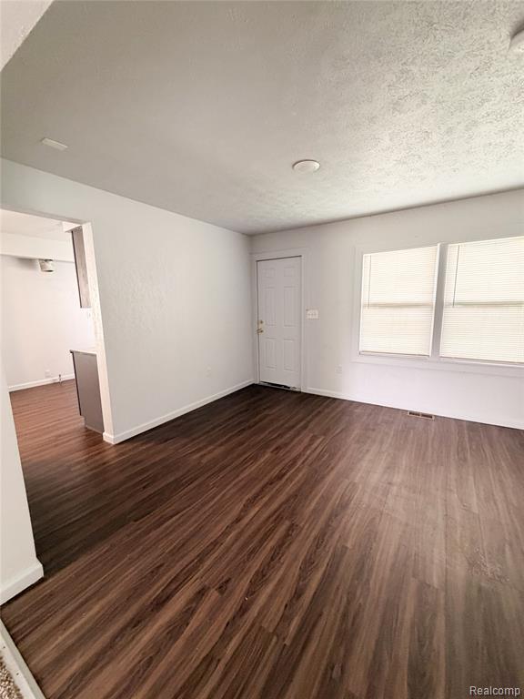 539 Kitchener Street Detroit, MI 48215 - Photo 4 of 12