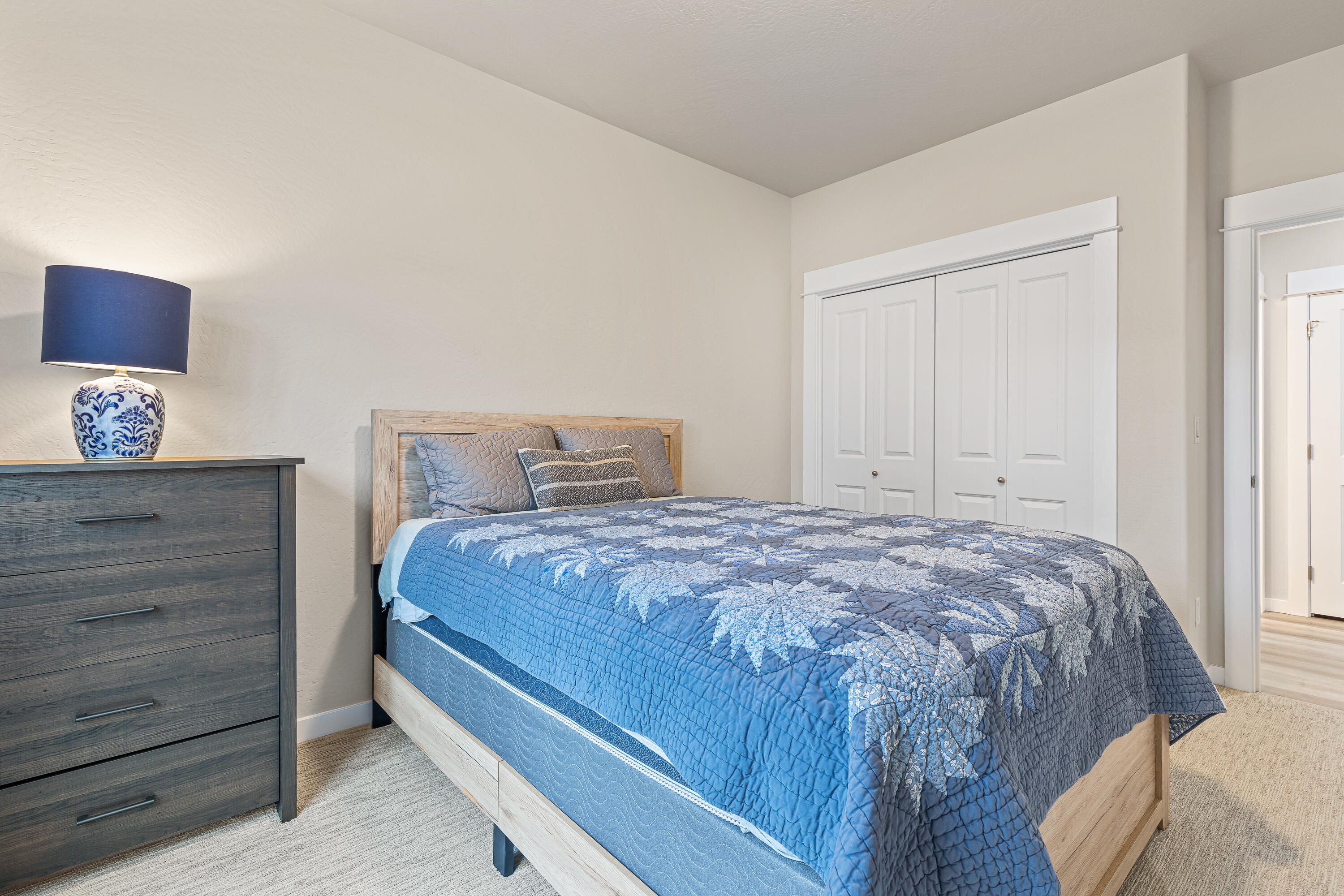 333 Cheney Loop Central Point, OR 97502 - Photo 21 of 34 9R9A5202