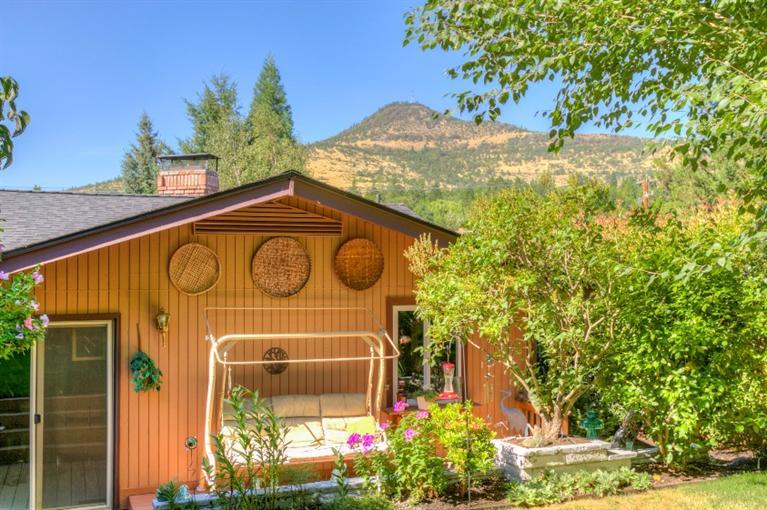 4458 Hillcrest Road Medford, OR 97504 - Photo 23 of 27 Additional Photo