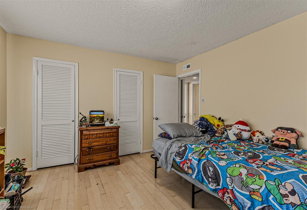 7910 Northaven Road, Unit B Dallas, TX 75230 - Photo 13 of 27 a bedroom with bed and a window