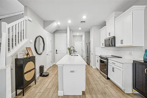 $449,900 | 5282 Neil Drive, St. Petersburg, FL 33714