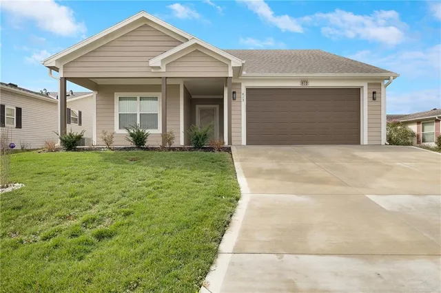 $315,000 | 413 Northeast Poplar Court, Oak Grove, MO 64075