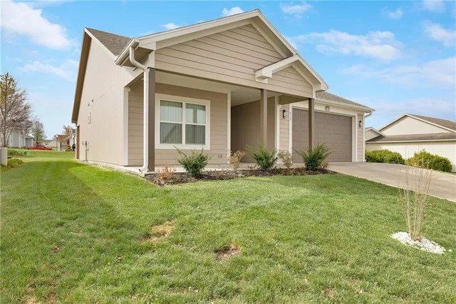 $315,000 | 413 Northeast Poplar Court, Oak Grove, MO 64075