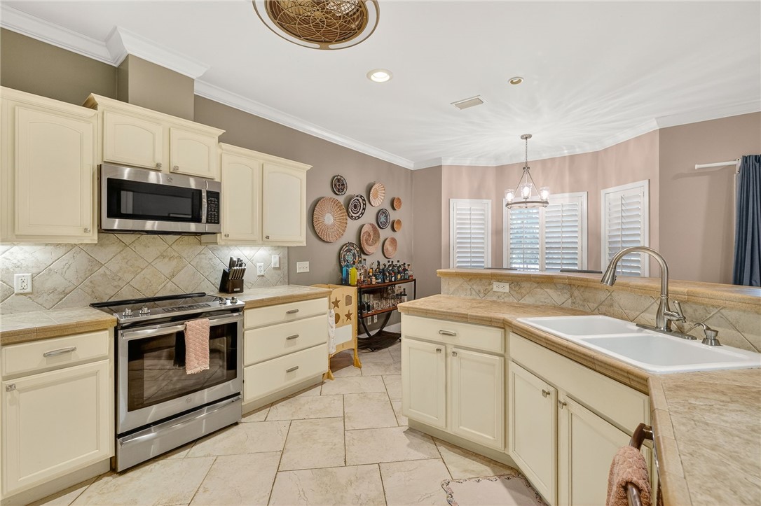 308 Magnolia Street St. Simons Island, GA 31522 - Photo 11 of 40