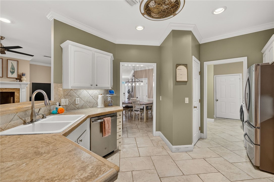 308 Magnolia Street St. Simons Island, GA 31522 - Photo 12 of 40