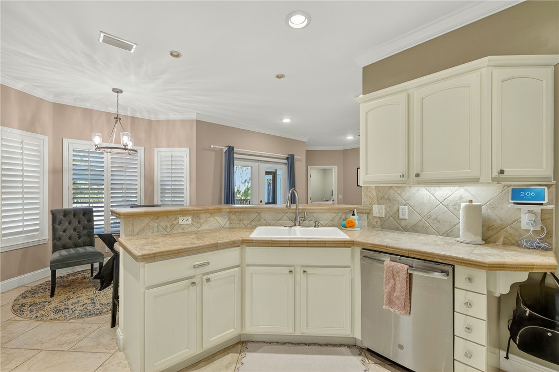 308 Magnolia Street St. Simons Island, GA 31522 - Photo 14 of 40