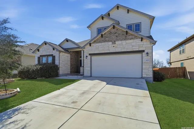 $425,000 | 4819 Top Ridge Lane, Schertz, TX 78108