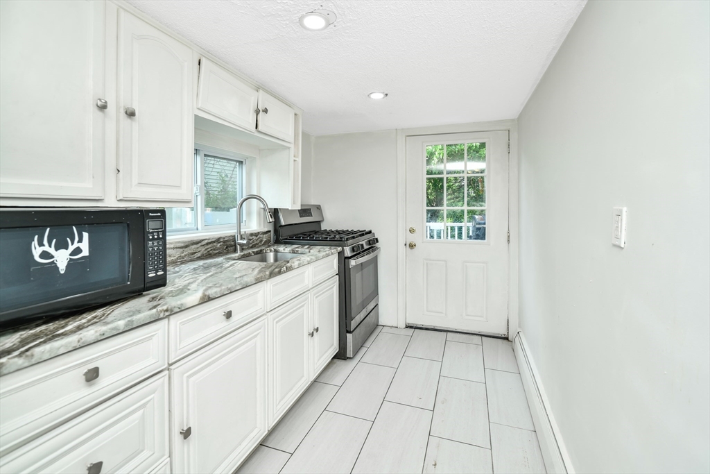 452 Tecumseh Street Fall River, MA 02721 - Photo 5 of 30