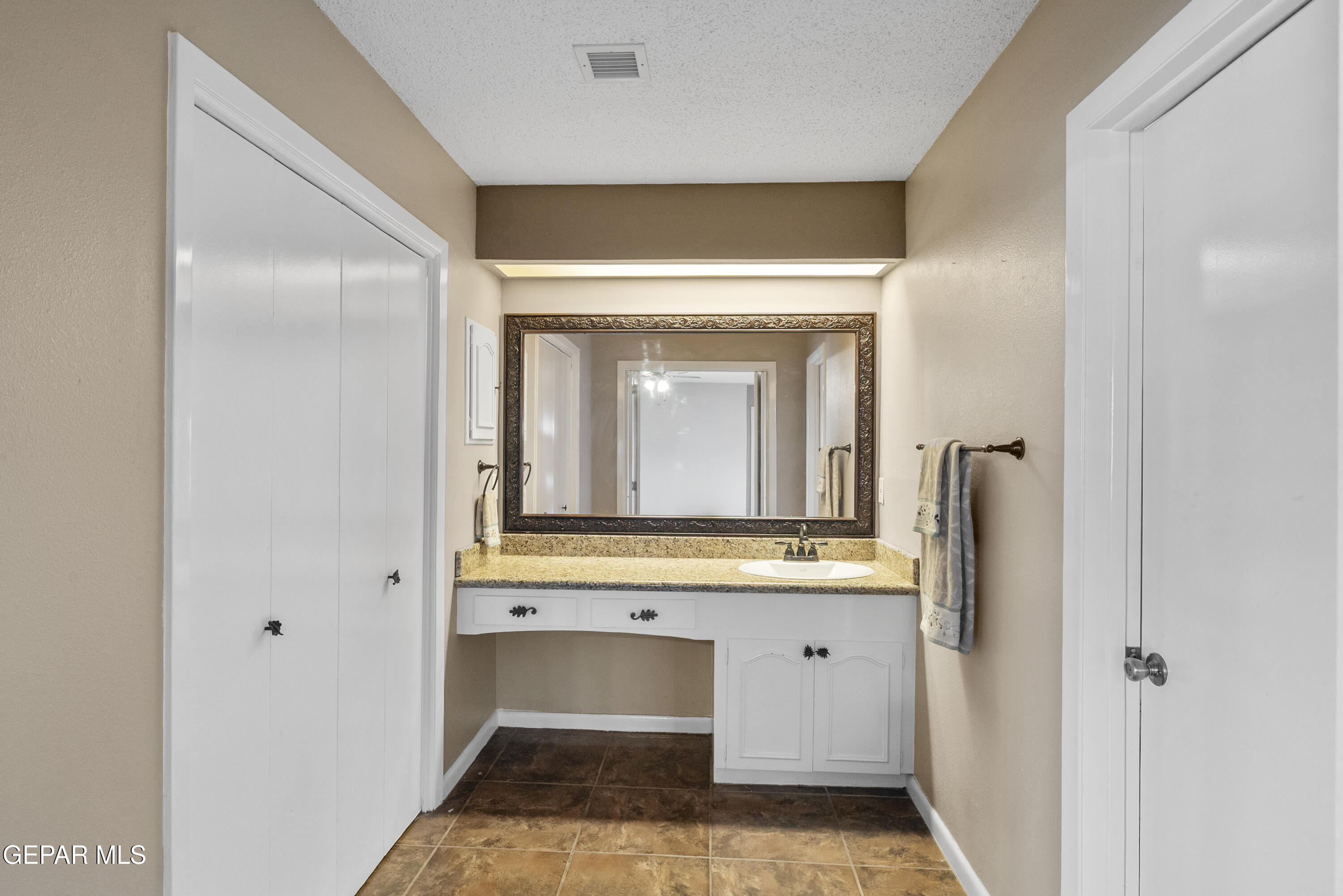 6201 El Risco Street El Paso, TX 79912 - Photo 34 of 41 DSC08132