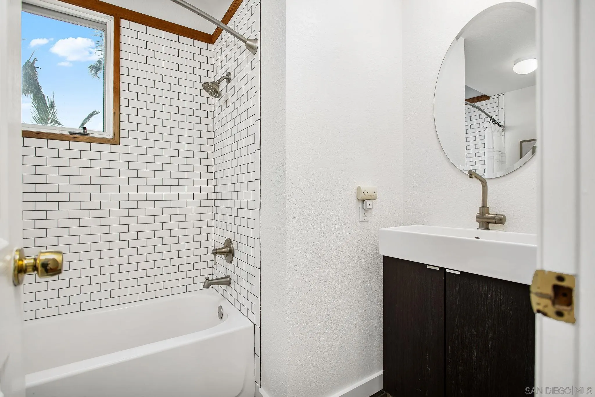 445 Sheffield Avenue Cardiff, CA 92007 - Photo 50 of 62 a bathroom with a bath tub and a mirror