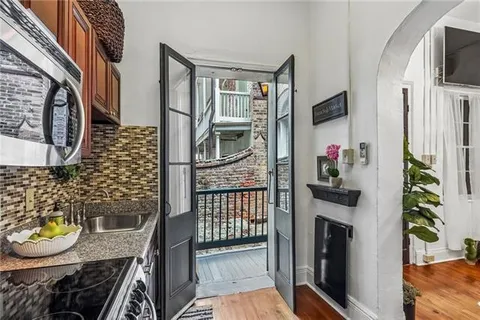 $189,000 | 534 Chartres Street, Unit 4, New Orleans, LA 70130